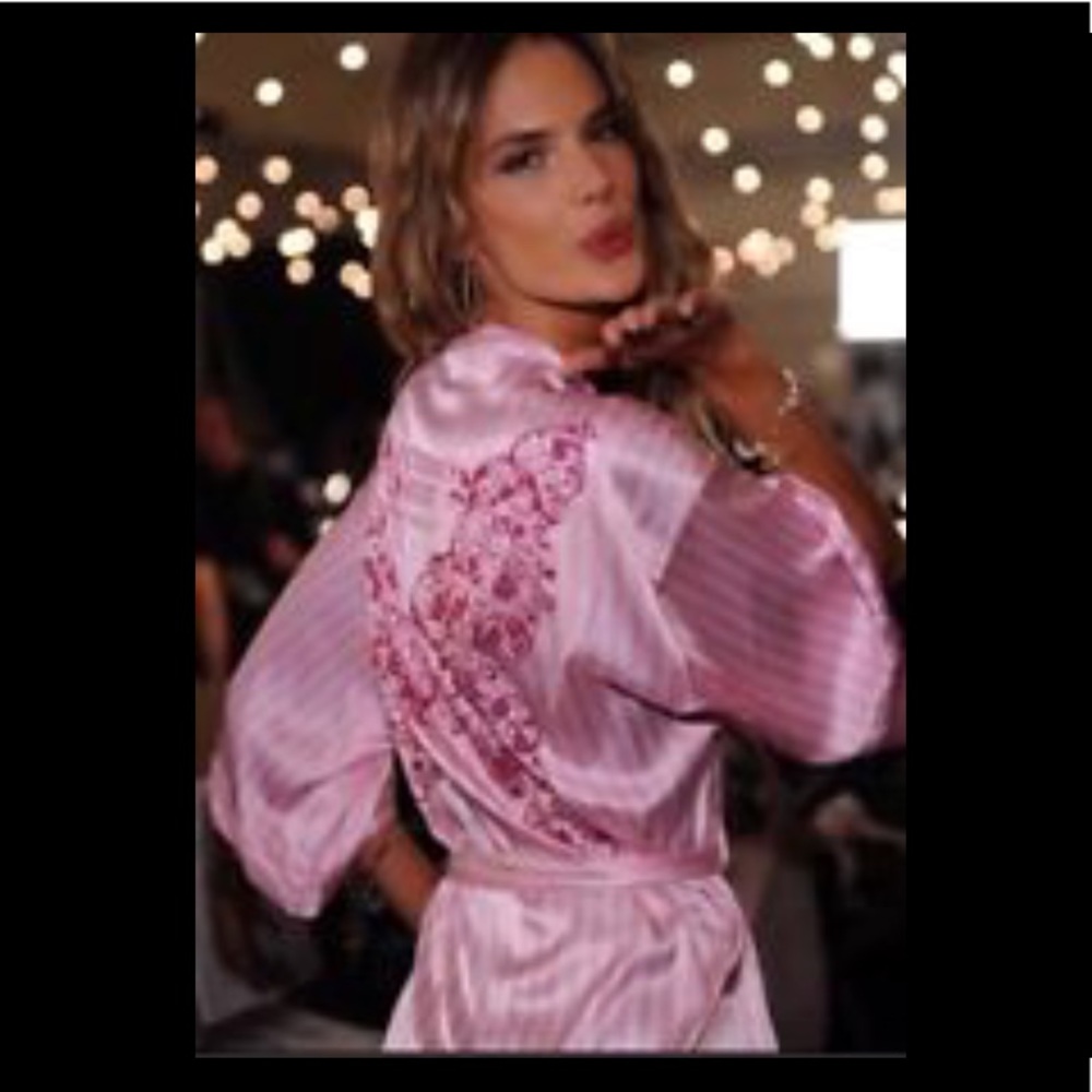 NWOT Victoria’s Secert Fashion Show Robe 2009